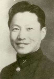 ​1946年，刘善本驾机起义飞往延安，毛主席亲自为他夹菜：多吃些肉