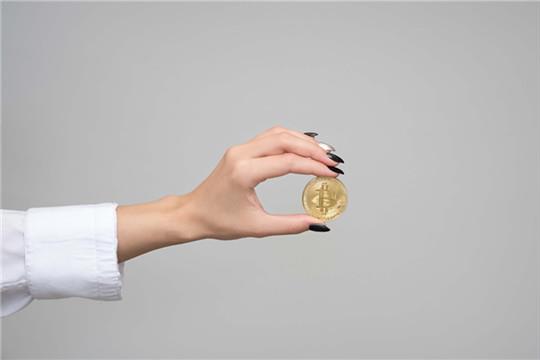 woman-holding-a-bitcoin-1037912 (1).jpg