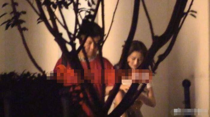 许三多战友刘天佐出轨？被女子搀扶回家，妻子经纪人：都是好朋友