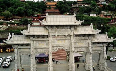 ​规模宏伟的绵阳圣水寺