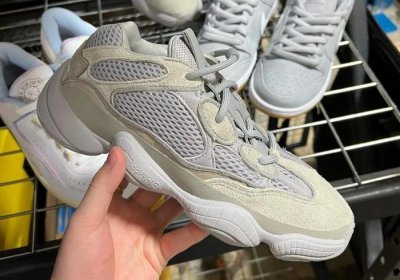 ​「Yeezy 500」回归！新配色实物泄露，可能要发售了...