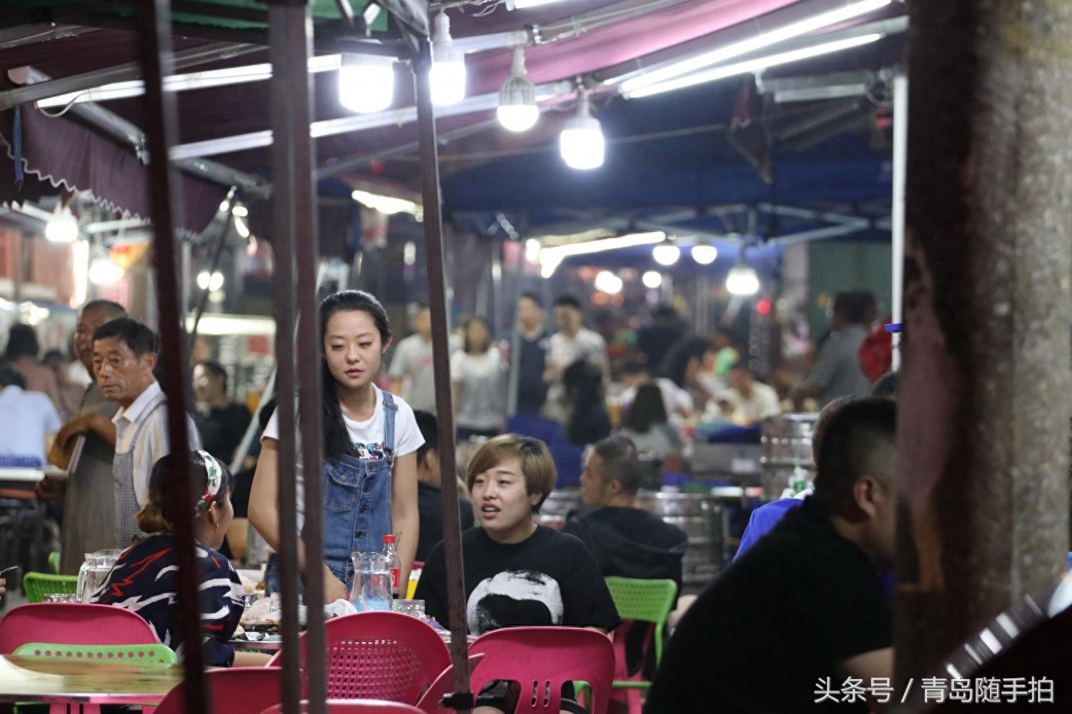 青岛午夜有条街，就算暴雨倾城也必须酒肉飘香虾贝满桌